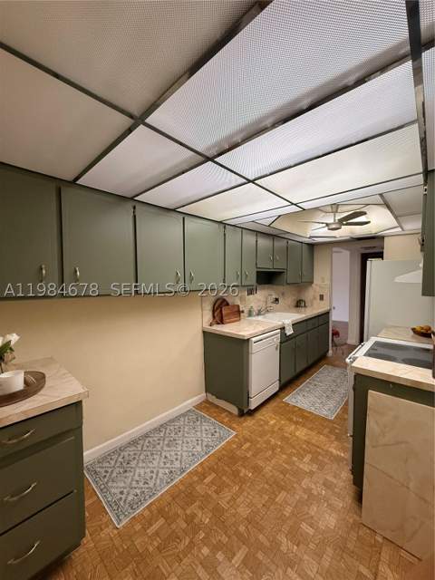 3860 NE 170th St 304, North Miami Beach FL - photo 7 of 31