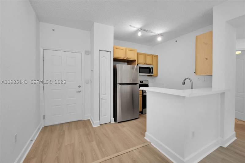1 bedroom Condominium at 6001 SW 70 Street 208, Valencia Condo, South Miami — photo 4
