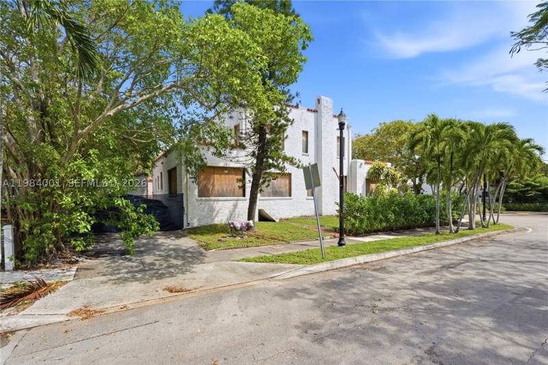 3 bedroom SingleFamilyResidence at 4400 NE 1st Ave, Biltmore Sub, Miami — photo 2