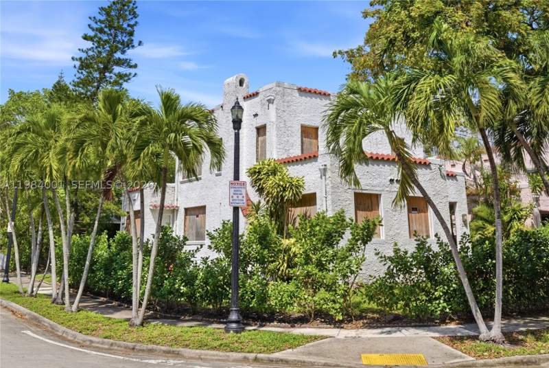 3 bedroom SingleFamilyResidence at 4400 NE 1st Ave, Biltmore Sub, Miami — photo 4