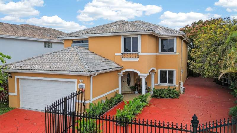 5 bedroom SingleFamilyResidence at 15672 SW 91st Ln, Sunnyview Sub, Miami — photo 3