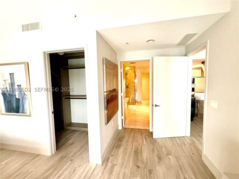 17111 Biscayne Blvd 2305, North Miami Beach FL - photo 21 of 82