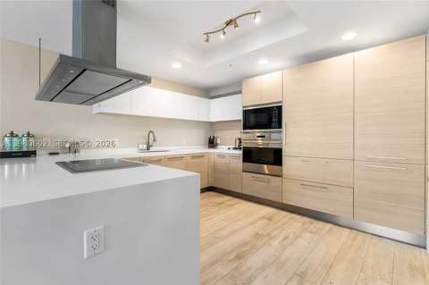 17111 Biscayne Blvd 2305, North Miami Beach FL - photo 7 of 82