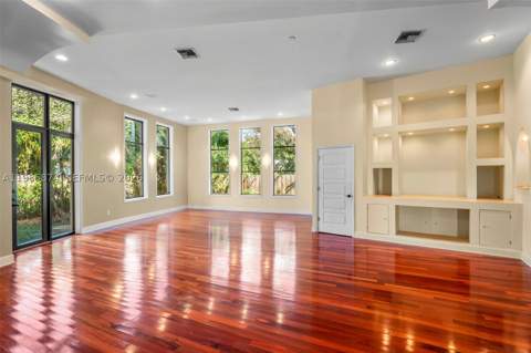 3310 Garden Ave, Miami Beach FL - photo 19 of 37