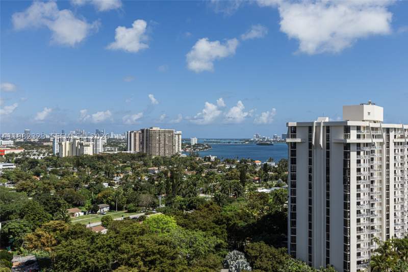 2 bedroom Condominium at 2000 Towerside Ter Ph11, Towers Of Quayside Condo, Miami — photo 2