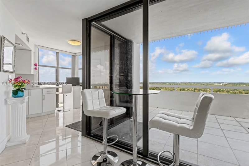 2 bedroom Condominium at 2000 Towerside Ter Ph11, Towers Of Quayside Condo, Miami — photo 5