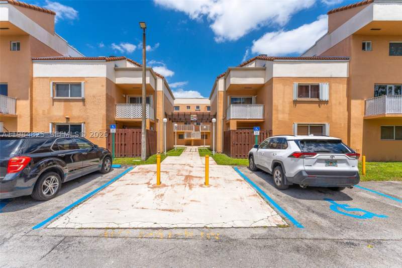 2 bedroom Condominium at 14907 SW 80th St 115, The Seasons Villas & Thms, Miami — photo 2