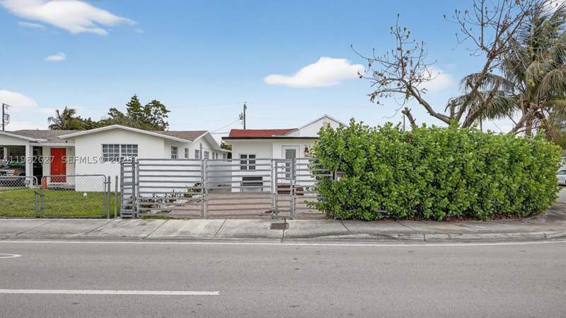 3 bedroom SingleFamilyResidence at 2845 SW 67th Ave, Coral Villa Rev, Miami — photo 4