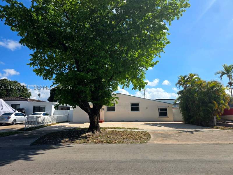 4 bedroom SingleFamilyResidence at 210 E 59th St, 4th Avenue Extension To H, Hialeah — photo 2