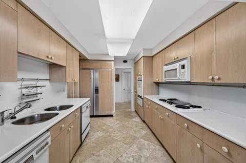 5500 Collins Avenue 302, Miami Beach FL - photo 10 of 43