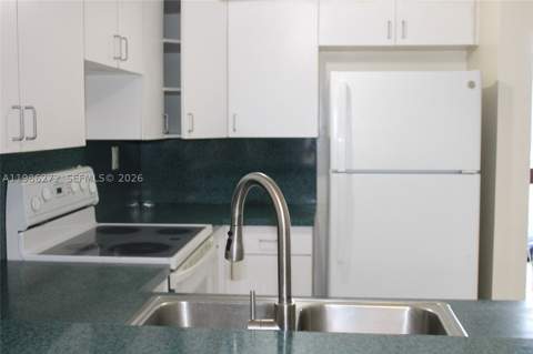 2295 W 53rd Pl 201, Hialeah FL - photo 6 of 19