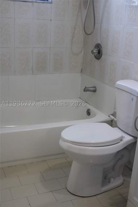 2295 W 53rd Pl 201, Hialeah FL - photo 9 of 19