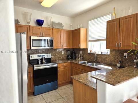 10840 NW 79th St, Doral FL - photo 13 of 43