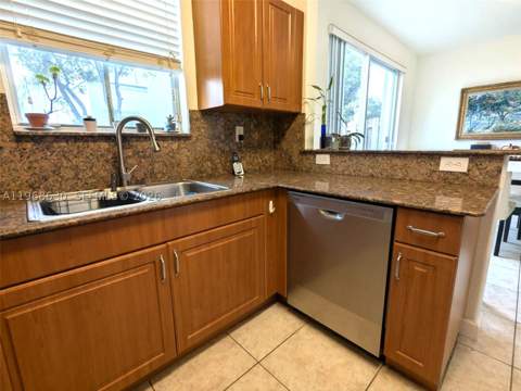 10840 NW 79th St, Doral FL - photo 14 of 43