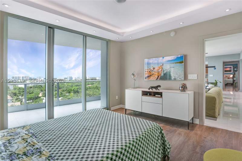 2 bedroom Condominium at 2627 S Bayshore Dr 1408, Grovenor House Condo, Miami — photo 2