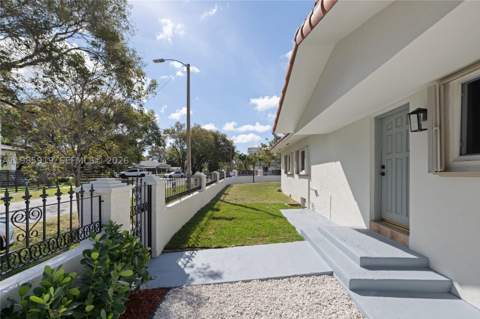 5251 SW 6th St, Miami FL - photo 11 of 39