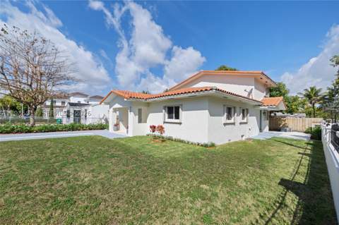 5251 SW 6th St, Miami FL - photo 8 of 39