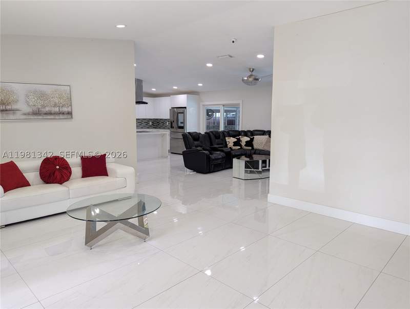 4 bedroom SingleFamilyResidence at 13925 SW 158th Ter, Mediterrania, Miami — photo 3