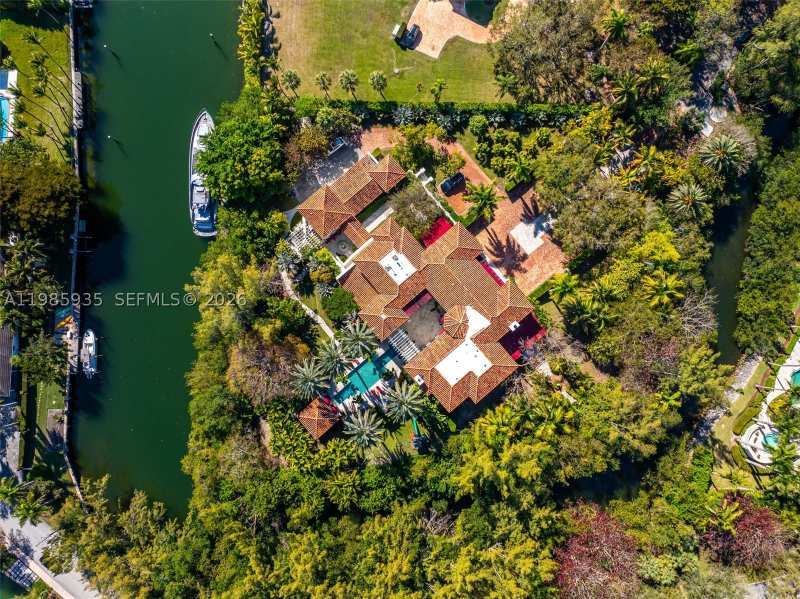 7 bedroom SingleFamilyResidence at 9401 Journeys End Rd, Journeys End Estates, Coral Gables — photo 1