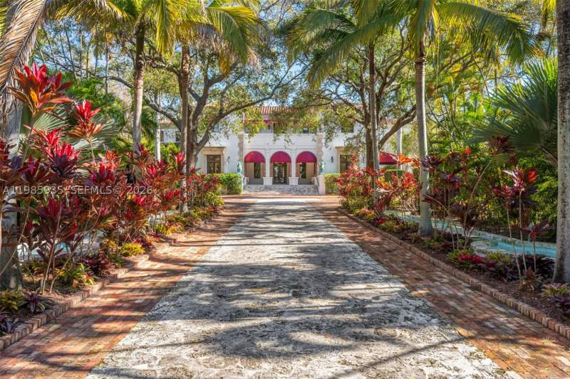 7 bedroom SingleFamilyResidence at 9401 Journeys End Rd, Journeys End Estates, Coral Gables — photo 4