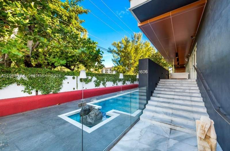 7 bedroom SingleFamilyResidence at 1606 S Bayshore Dr, Glencoe A Sub, Miami — photo 2