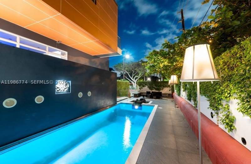 7 bedroom SingleFamilyResidence at 1606 S Bayshore Dr, Glencoe A Sub, Miami — photo 3