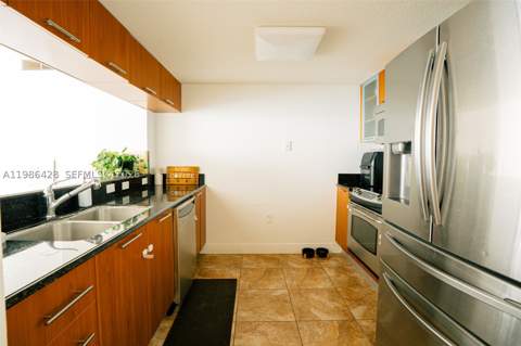 1800 N Bayshore Dr 1412, Miami FL - photo 10 of 32