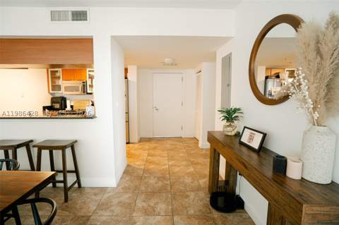 1800 N Bayshore Dr 1412, Miami FL - photo 12 of 32
