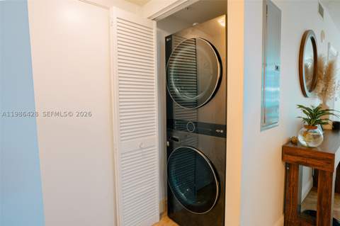 1800 N Bayshore Dr 1412, Miami FL - photo 13 of 32