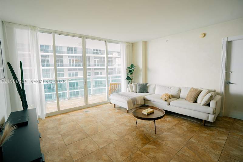 2 bedroom Condominium at 1800 N Bayshore Dr 1412, 1800 Club Condo, Miami — photo 3