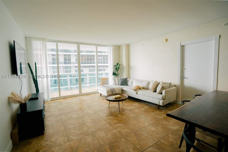 2 bedroom Condominium at 1800 N Bayshore Dr 1412, 1800 Club Condo, Miami — photo 4