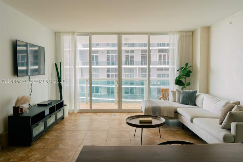 2 bedroom Condominium at 1800 N Bayshore Dr 1412, 1800 Club Condo, Miami — photo 5