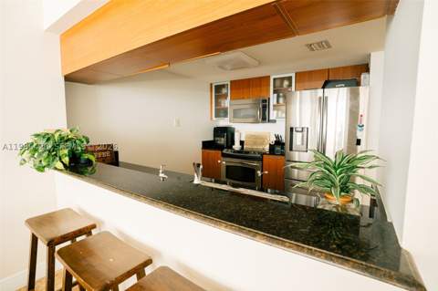 1800 N Bayshore Dr 1412, Miami FL - photo 8 of 32