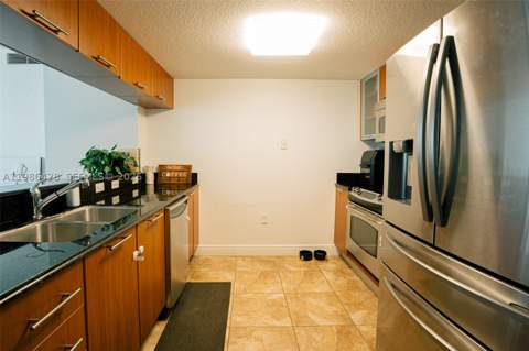 1800 N Bayshore Dr 1412, Miami FL - photo 9 of 32
