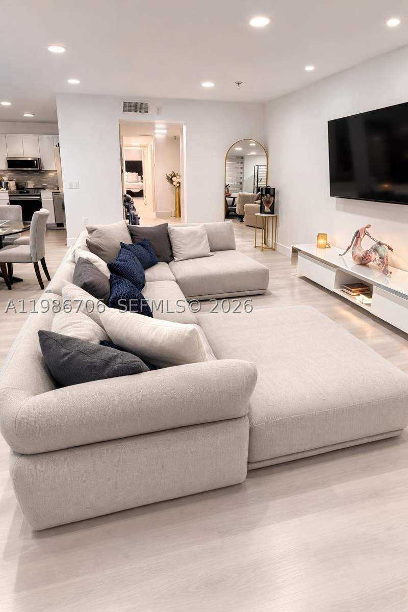 2 bedroom Condominium at 671 NE 195th St 219-E, Cedar Glenn Condo Apts Ea, Miami — photo 5