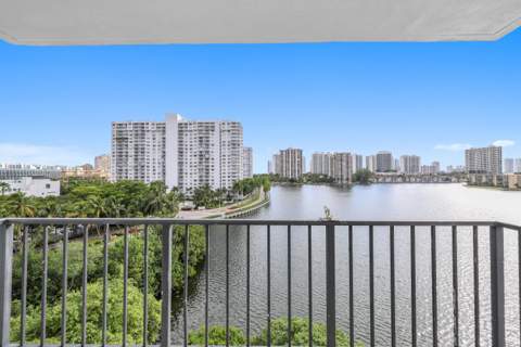 2780 NE 183rd Street 716, Aventura FL - photo 19 of 46