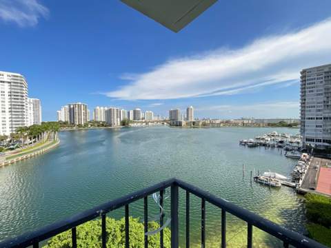 2780 NE 183rd Street 716, Aventura FL - photo 8 of 46