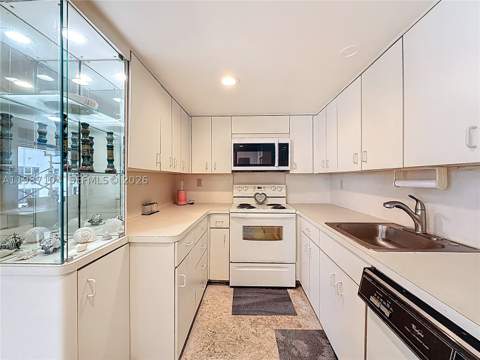 6061 Collins Ave 12D, Miami Beach FL - photo 10 of 54