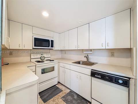6061 Collins Ave 12D, Miami Beach FL - photo 11 of 54