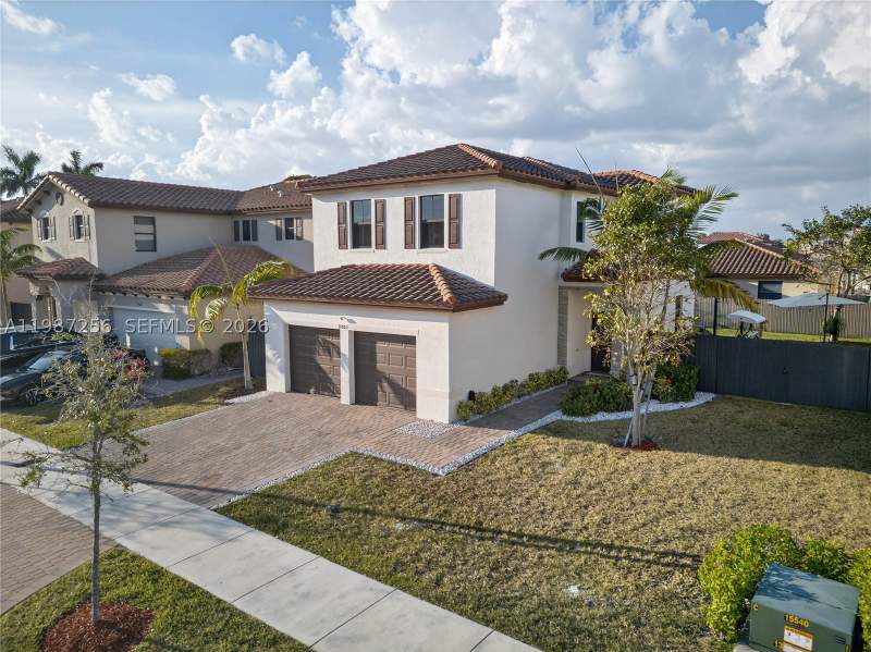 4 bedroom SingleFamilyResidence at 11883 SW 234th Ln, Silver Palms North, Homestead — photo 2
