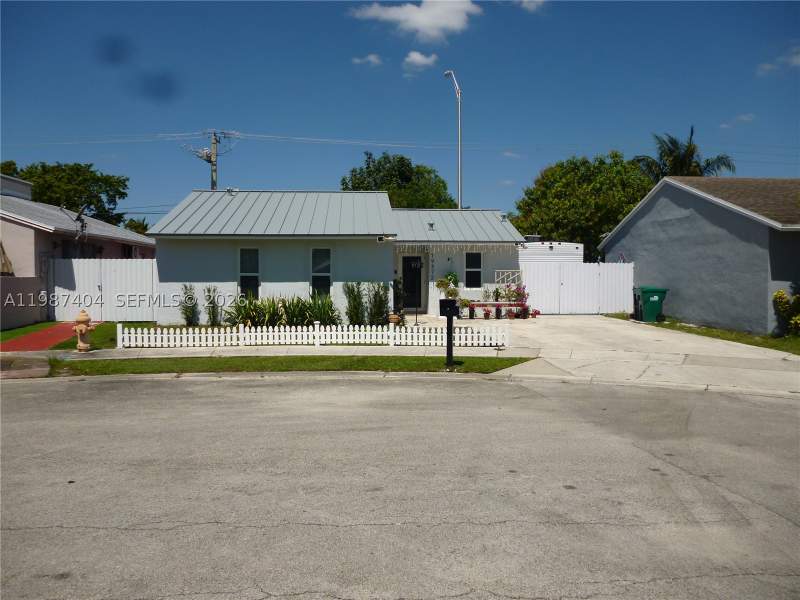 3 bedroom SingleFamilyResidence at 19372 SW 119th Ct, Lime Grove Gardens, Miami — photo 2