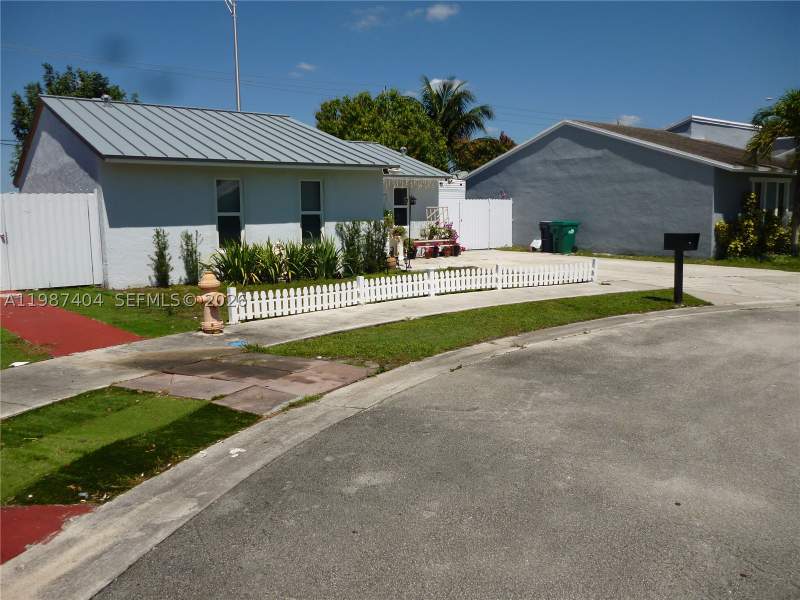 3 bedroom SingleFamilyResidence at 19372 SW 119th Ct, Lime Grove Gardens, Miami — photo 3