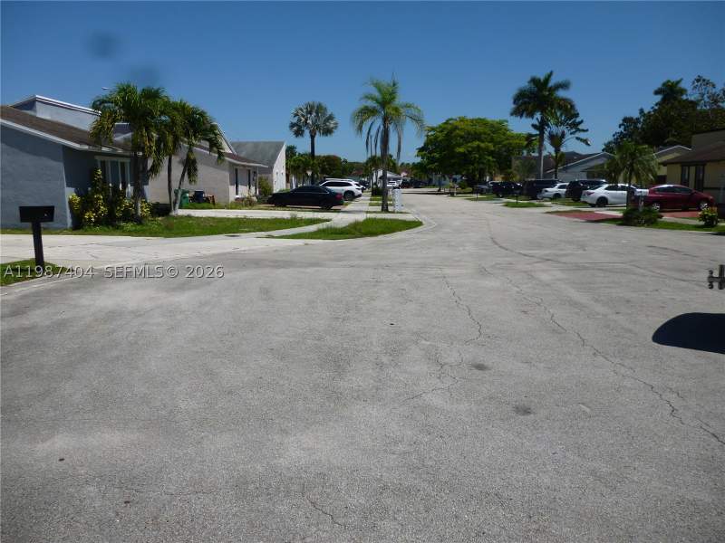 3 bedroom SingleFamilyResidence at 19372 SW 119th Ct, Lime Grove Gardens, Miami — photo 4
