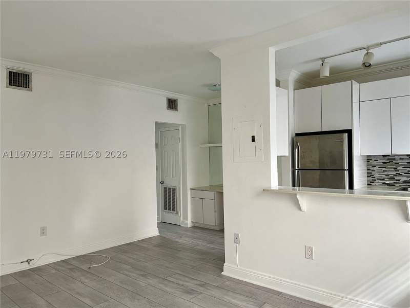 1 bedroom Condominium at 1551 Michigan Ave 13, Lincoln Place Condo, Miami Beach — photo 3