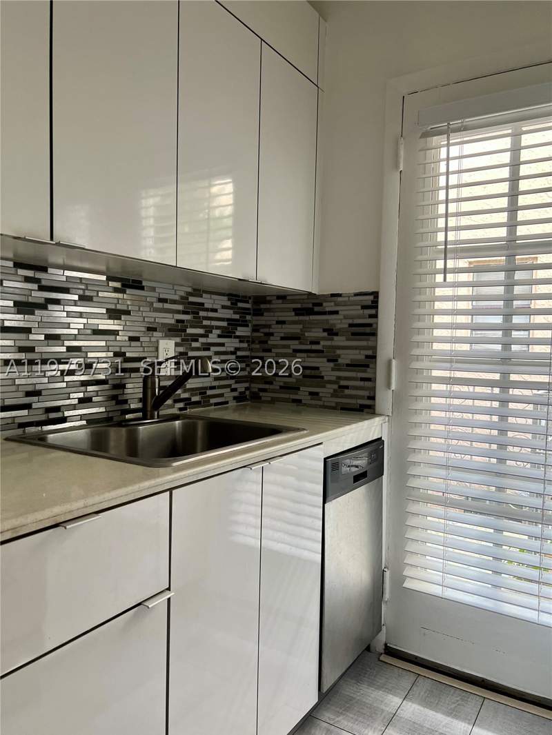 1 bedroom Condominium at 1551 Michigan Ave 13, Lincoln Place Condo, Miami Beach — photo 5