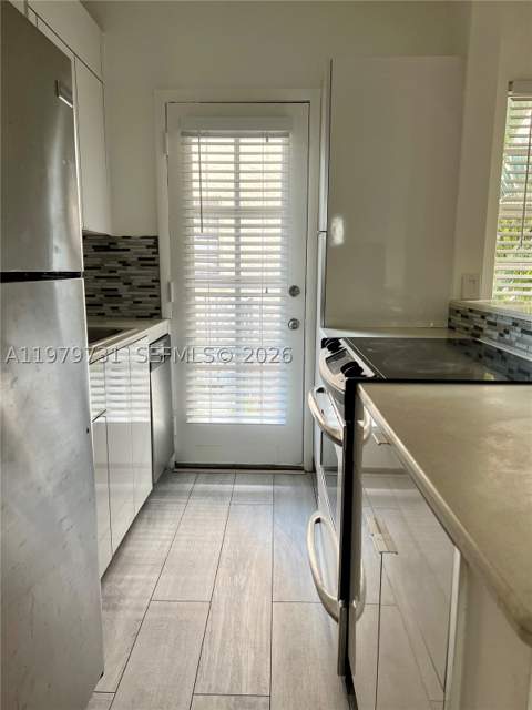 1551 Michigan Ave 13, Miami Beach FL - photo 6 of 10