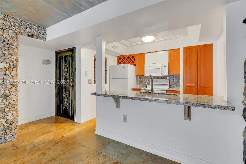 3 bedroom Condominium at 6580 W 27th Ct 58-12, Lago Grande Condo Three B, Hialeah — photo 2