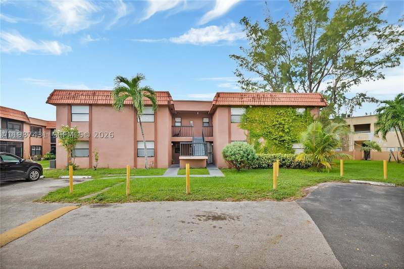 3 bedroom Condominium at 6580 W 27th Ct 58-12, Lago Grande Condo Three B, Hialeah — photo 5