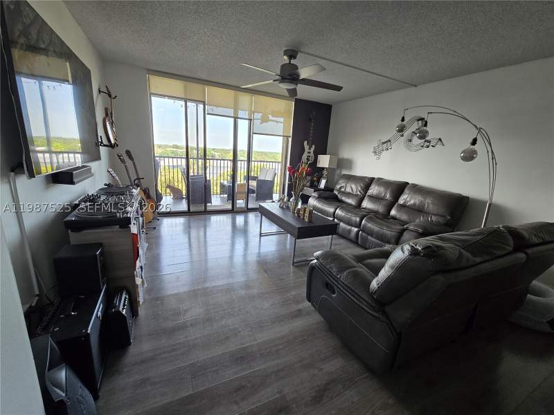 2 bedroom Condominium at 900 NE 195th St 709, Chantilly Condo, Miami — photo 2