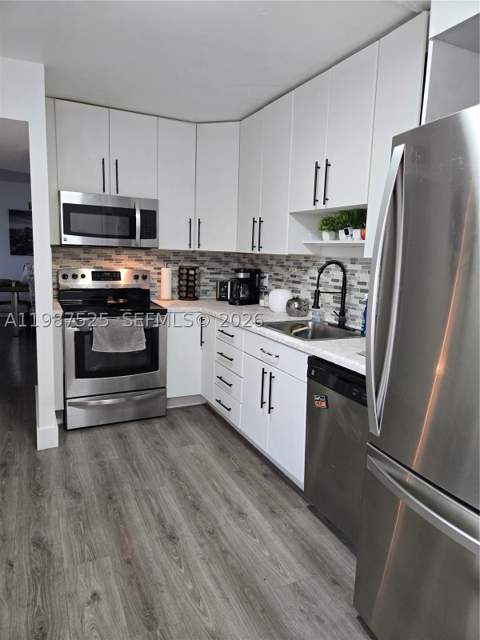 900 NE 195th St 709, Miami FL - photo 8 of 31